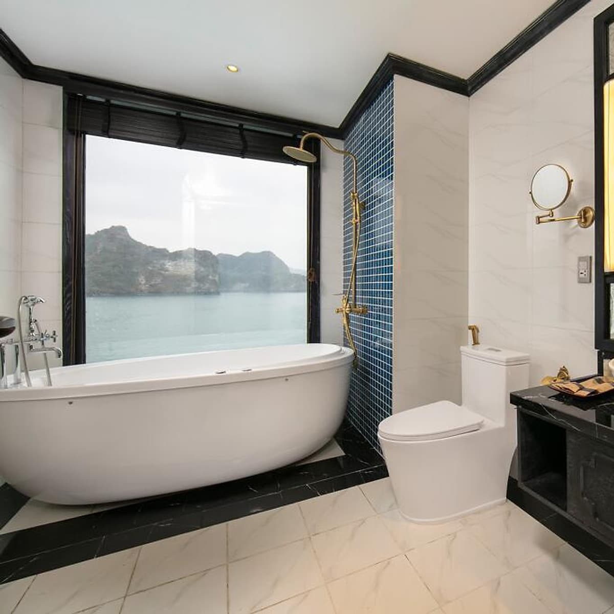 Trải Nghiệm Cực Sốc Tour Du Lịch 2 Ngày 1 Đêm Ngủ Trên Du Thuyền  5 Sao Lapinta Luxury Thăm Vịnh Hạ Long, Trải Nghiệm Chèo Thuyền  Kayak