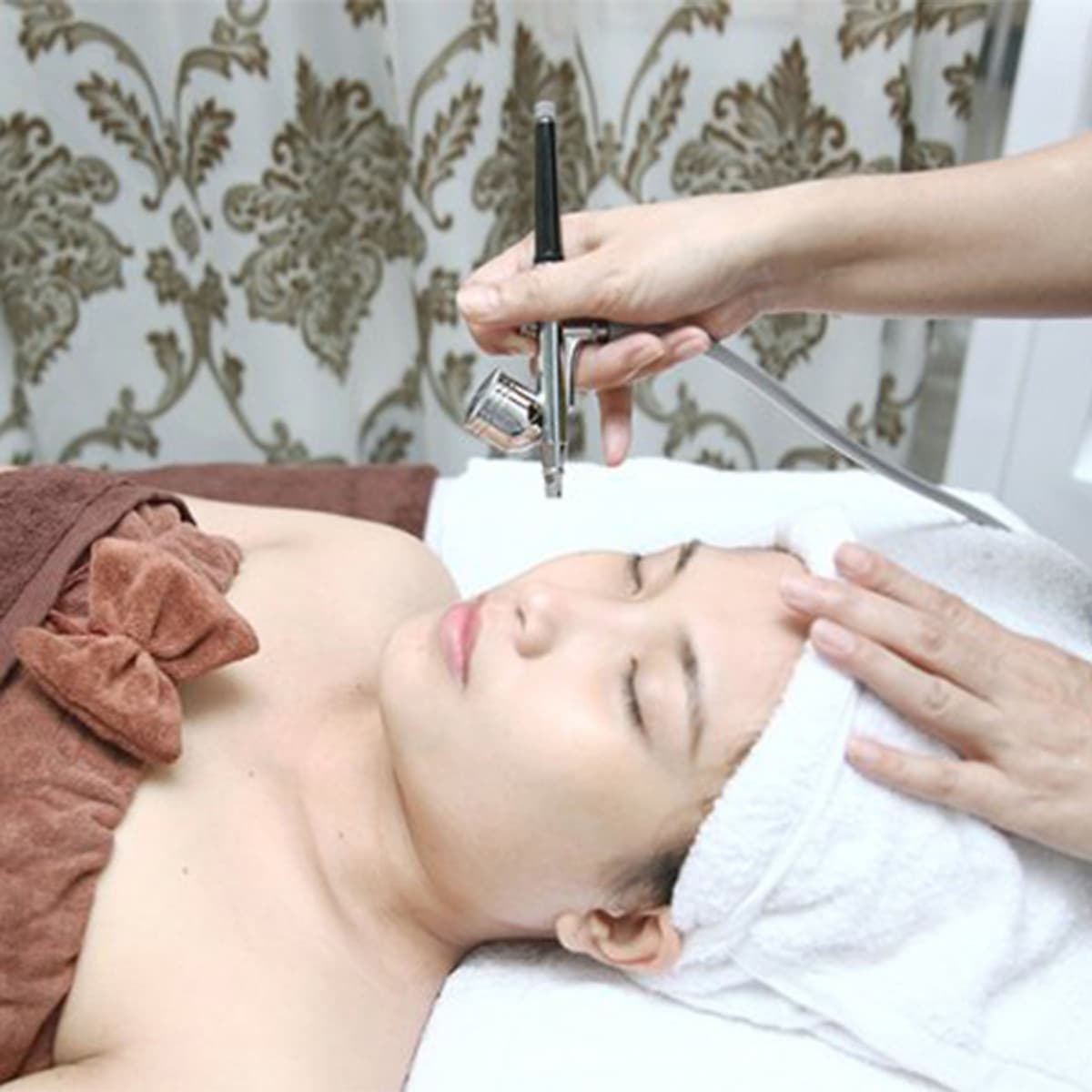 Liệu Trình Phun Oxy Jet Cho Da Sáng Mịn Tại Win Beauty Spa