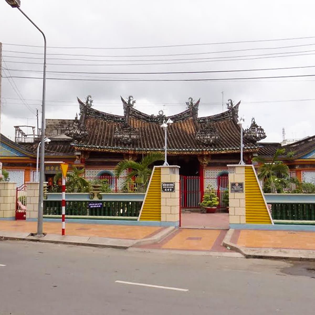Tour Cao Cấp: Mỹ Tho - Bến Tre 1 Ngày, Cơm Phần Đặc Sản, Khởi Hành Hàng Ngày