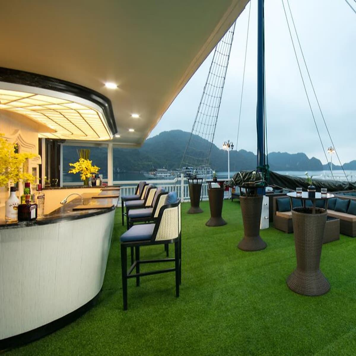 Trải Nghiệm Cực Sốc Tour Du Lịch 2 Ngày 1 Đêm Ngủ Trên Du Thuyền  5 Sao Lapinta Luxury Thăm Vịnh Hạ Long, Trải Nghiệm Chèo Thuyền  Kayak