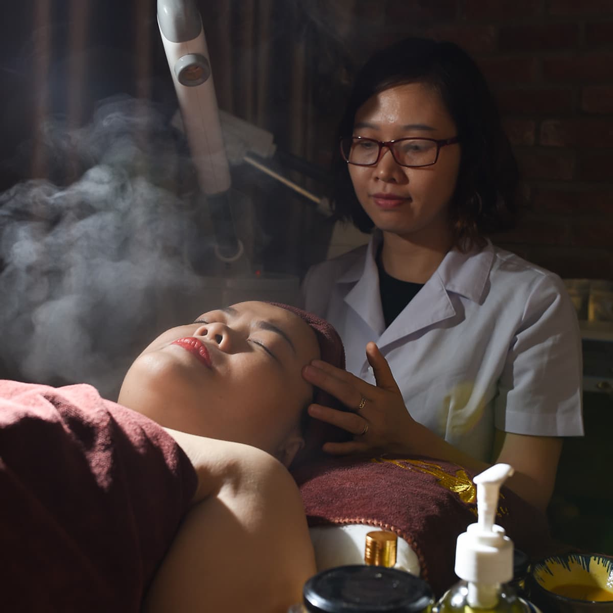 Liệu Trinh Chăm Sóc Da Mặt Bằng Liệu Pháp Đắp Mặt Nạ Thuốc Bắc Hạ Thổ Lòng Đỏ Trứng Gà Tại Natural Quen