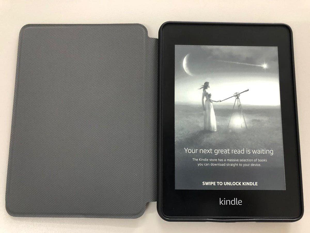 Combo Máy Đọc Sách Kindle Paperwhite 4 Gen 10 (8GB - Màu Đen - Hàng nhập khẩu) và Bao Da WELL BEGUN