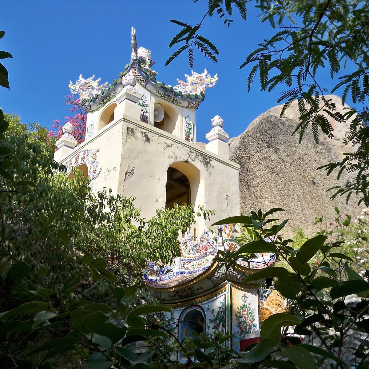 [Tour Tết] Tour tham quan Ninh Chữ - vịnh Vĩnh Hy 3 ngày 2 đêm khởi hành mùng 2 và 3 Tết (13 và 14/2/2020)  tại thành phố Hồ Chí Minh bằng xe du lịch 7-16-29-45 chỗ