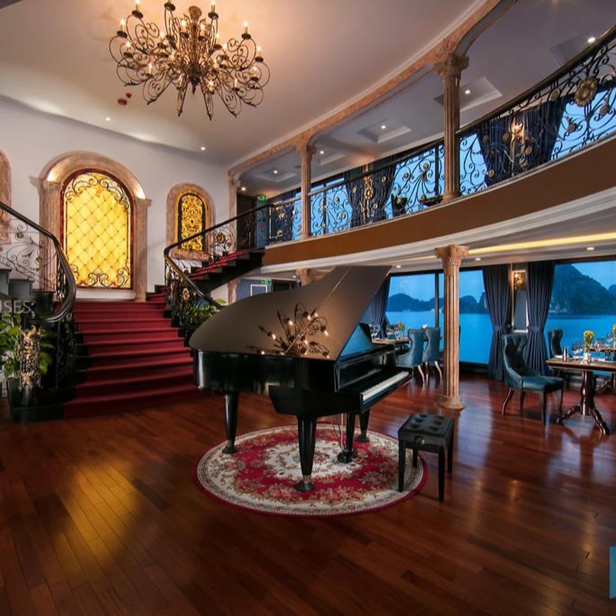 Tận Hưởng Kỳ Nghỉ Tuyệt Vời Với Tour Trọn Gói 2N1Đ Ngủ Đêm Trên Du Thuyền 5 sao Le Theatre Cruises Tại Vịnh Hạ Long (Chèo Thuyền Kayak Khám Phá Vịnh Hạ Long)
