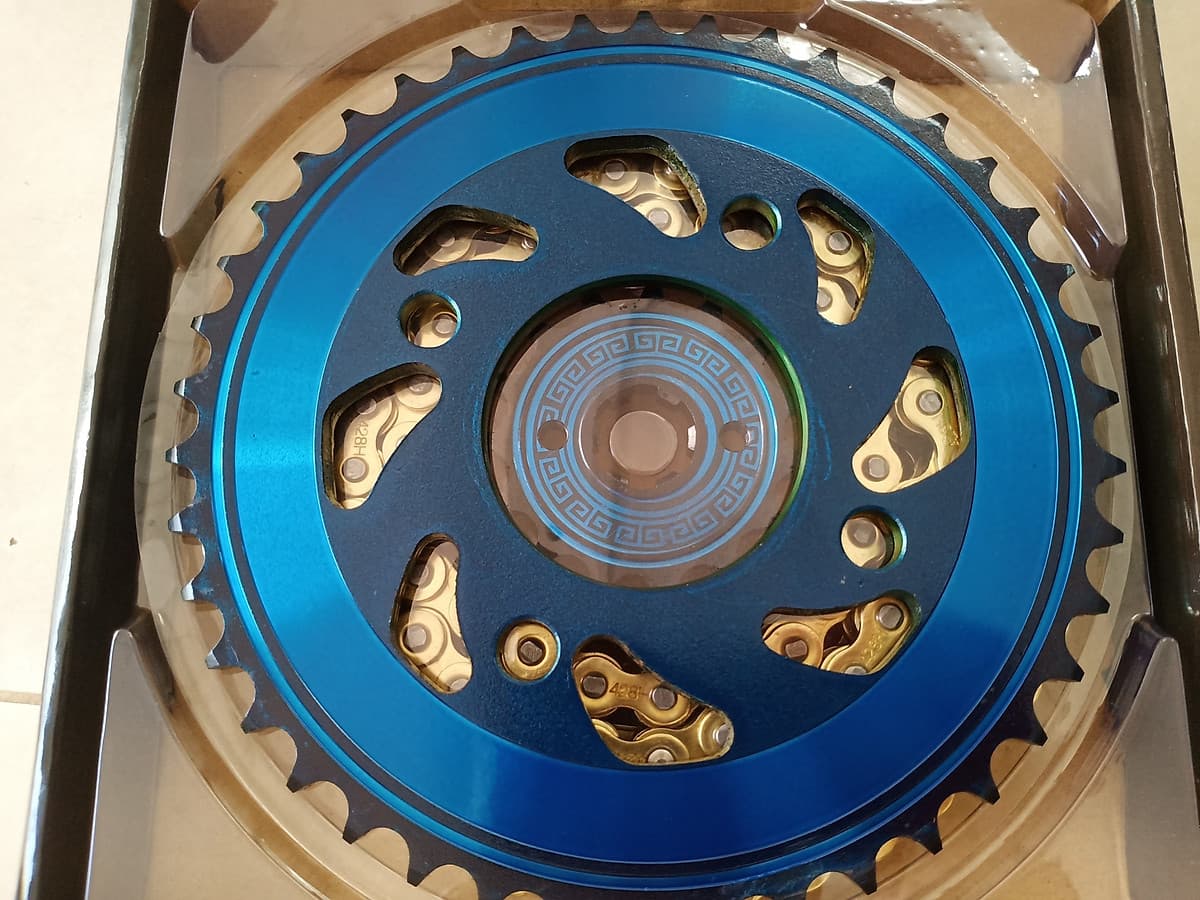 Nhông sên dĩa , Honda Winner 42T  Hàng Thái nhập, NSD Winner 150, Winner X, màu VÀNG cực đẹp kết hợp với mẫu xéo lửalửa, nhông nhỏ có hoa văn siêu đẹp