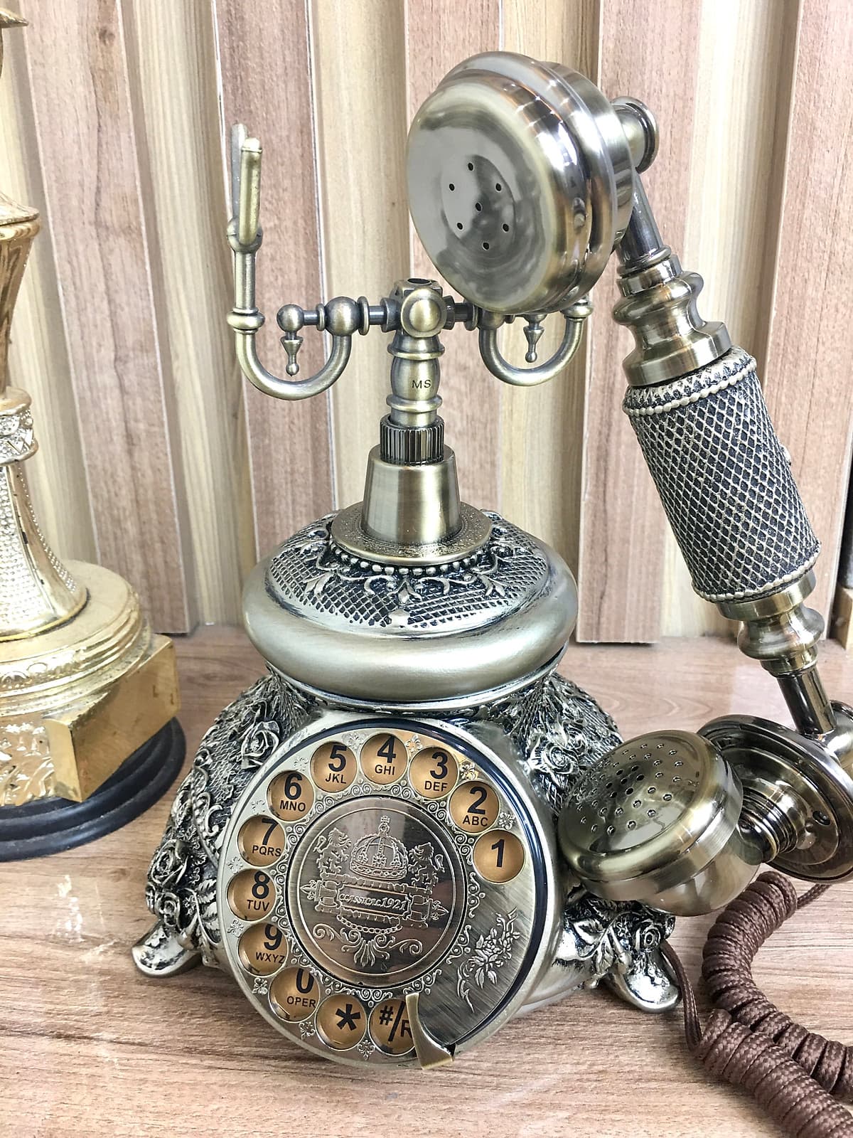 ĐIỆN THOẠI BÀN TÂN CỔ ĐIỂN PHONG CÁCH CHÂU ÂU (DÙNG SIM DI ĐỘNG)