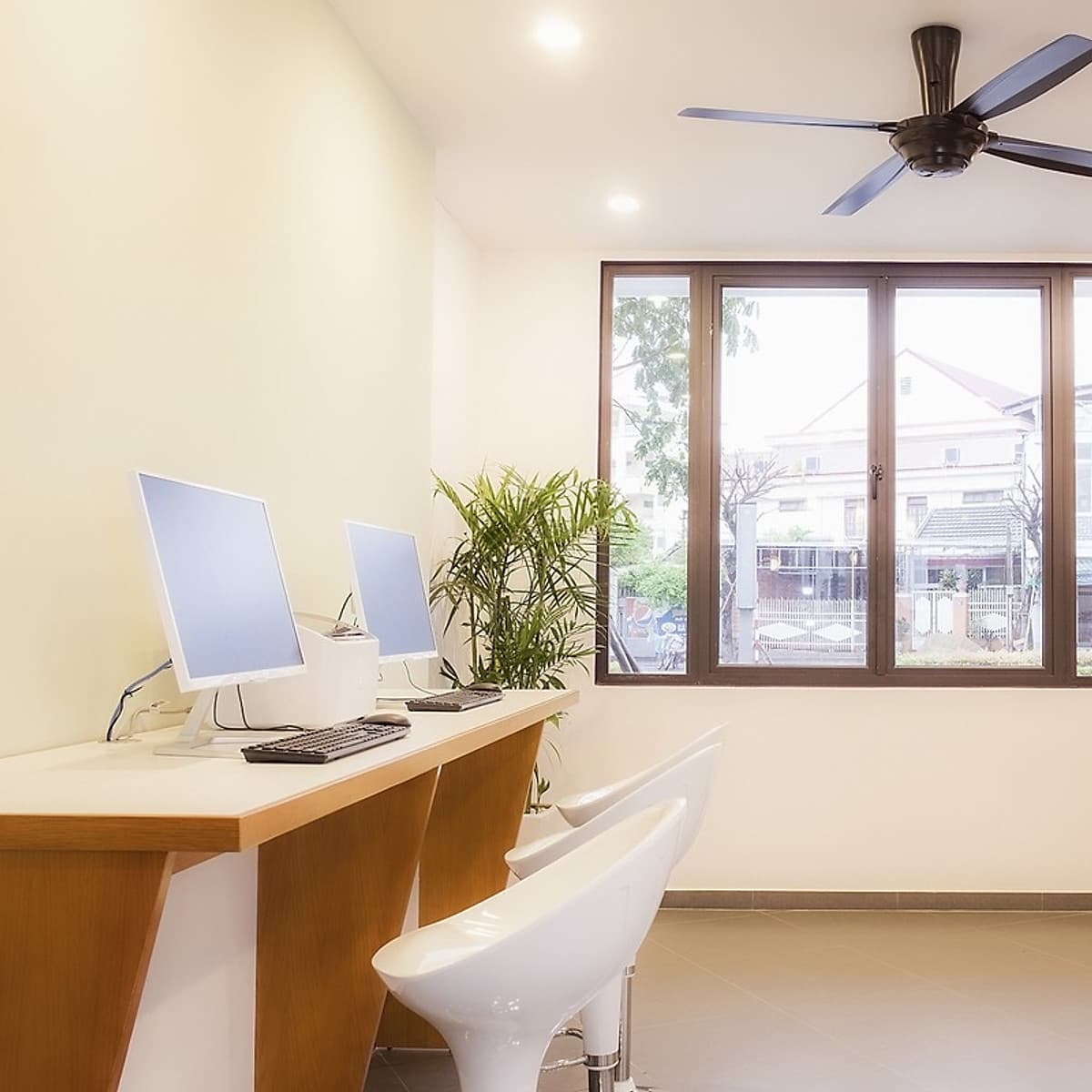 ÊMM Hotel 4* Huế - Trung Tâm Thành Phố, Hồ Bơi, Gần Cầu Trường Tiền & Sông Hương, Ưu Đãi Không Ăn Sáng