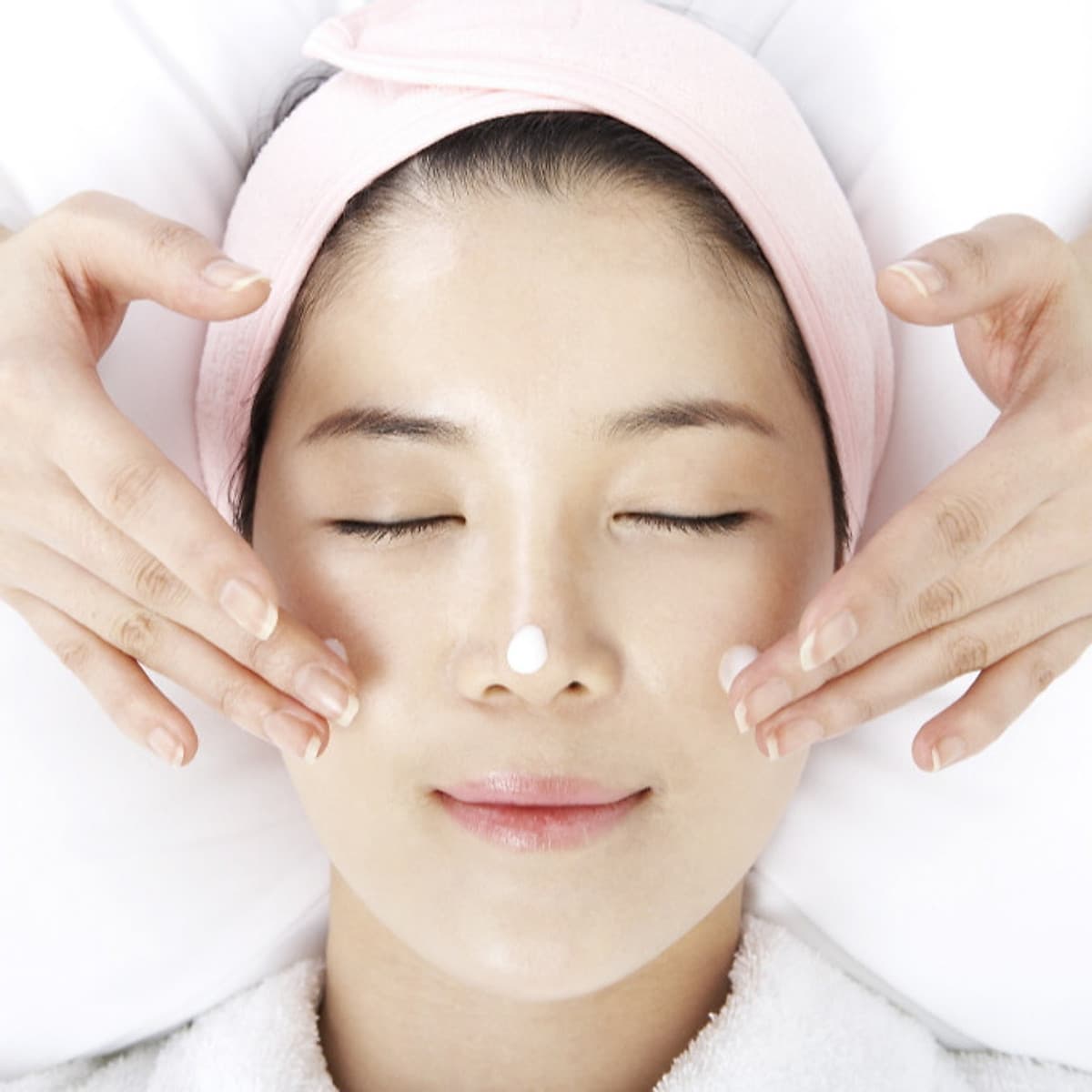 1 Trong Các DỊch Vụ Chăm Sóc Da Mặt Thư Giãn Tuyệt Đối Tại Ấm Brows & Spa