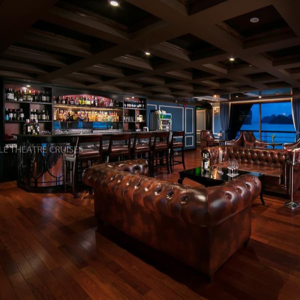 Tận Hưởng Kỳ Nghỉ Tuyệt Vời Với Tour Trọn Gói 2N1Đ Ngủ Đêm Trên Du Thuyền 5 sao Le Theatre Cruises Tại Vịnh Hạ Long (Chèo Thuyền Kayak Khám Phá Vịnh Hạ Long)
