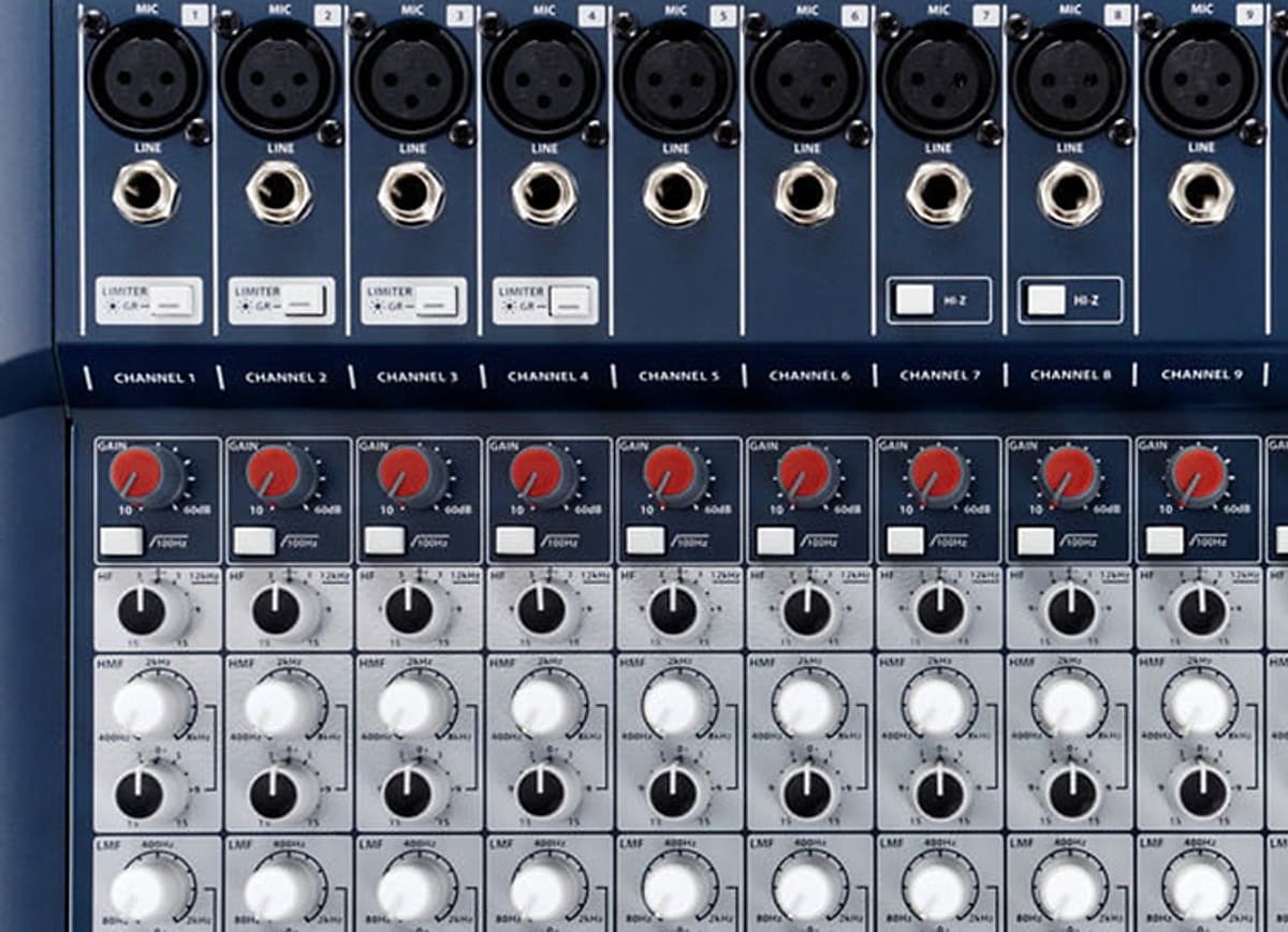 Bộ Trộn Âm Thanh Soundcraft Signature 16-EU-Mixing - Hàng Chính Hãng