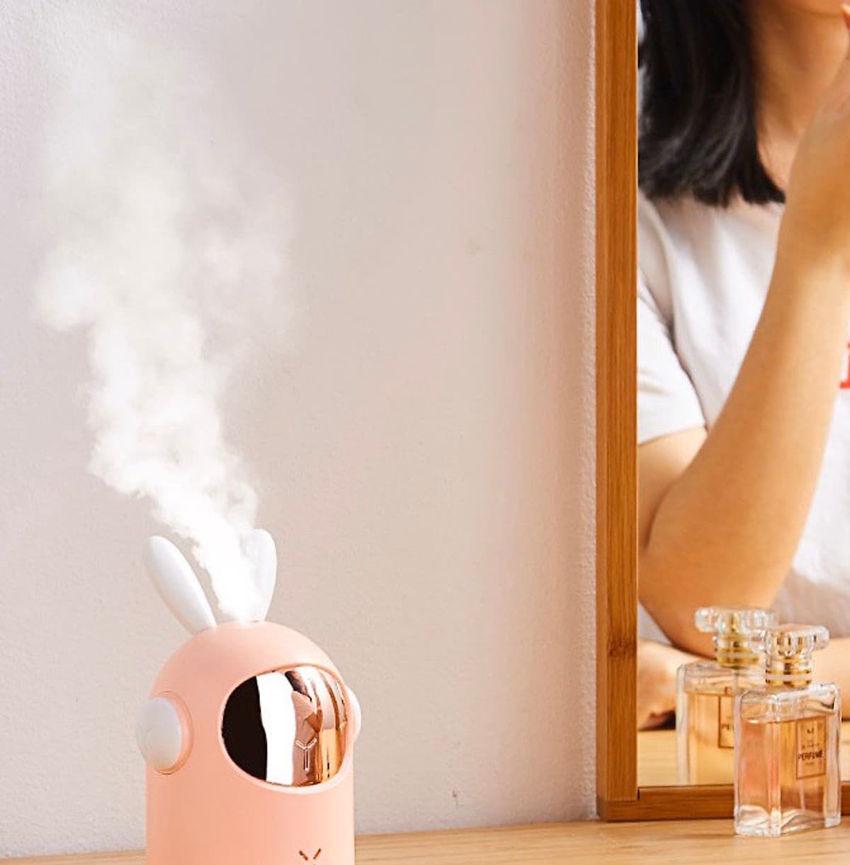 Mua 1 Máy Phun Sương 350ml Khuếch Tán Hơi Nước Có Đèn Led Làm Đèn Ngủ Sạc USB Tặng 1 Xà Phòng Giấy Khô Rửa Tay Bỏ Túi Tiện Lợi - TAI GẤU - HÔNG
