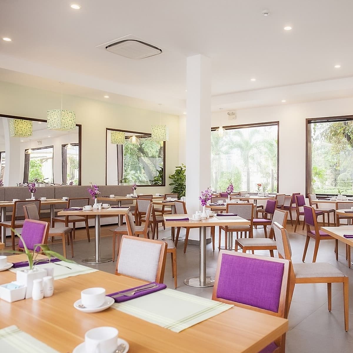 ÊMM Hotel 4* Huế - Trung Tâm Thành Phố, Hồ Bơi, Gần Cầu Trường Tiền & Sông Hương, Ưu Đãi Không Ăn Sáng
