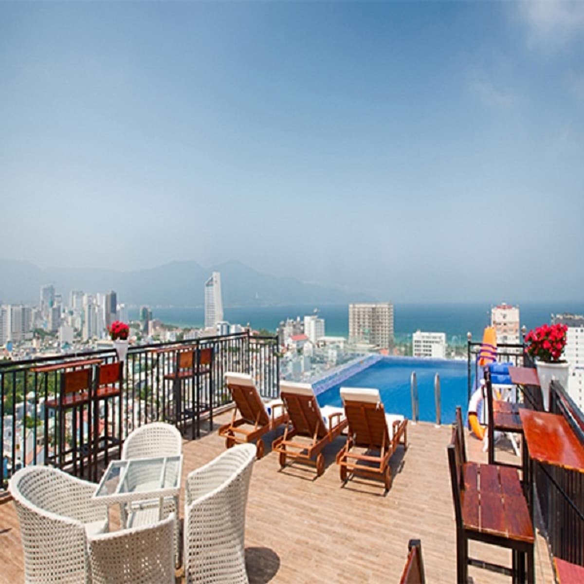 King's Finger Đà Nẵng Hotel City and Ocean View Bao gồm Buffet Sáng , Dịch vụ Hồ bơi tầng cao nhất Tiêu chuẩn