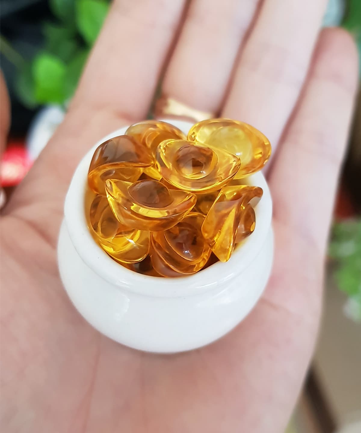 Chum vàng may mắn (gồm 01 hủ sứ + 10 thỏi vàng 1.5cm + 7 hạt gốm mèo)