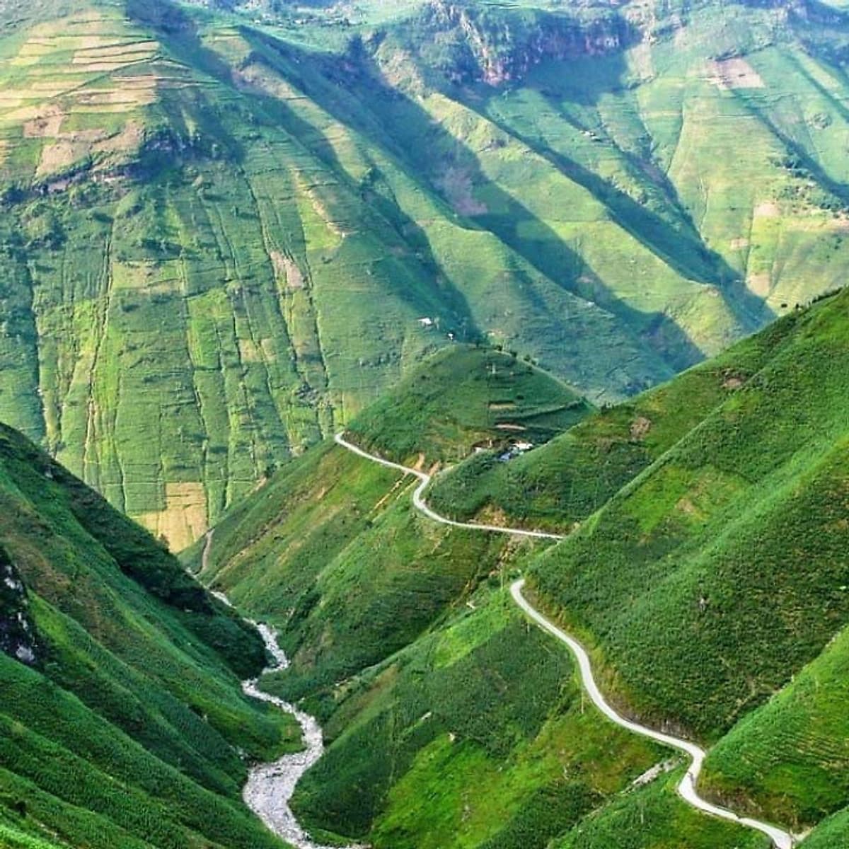 Tour 4N3Đ HCM - HN - Hà Giang - Hẻm Tu Sản - Sông Nho Quế - Lũng Cú - Đồng Văn, Gồm Vé Máy Bay, Khởi Hành Thứ 5 Hàng Tuần & Dịp Lễ Tết