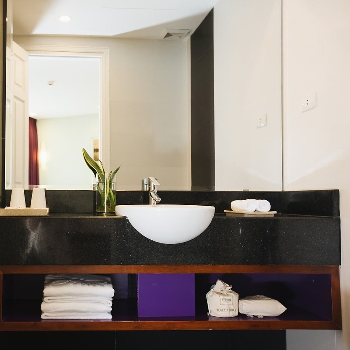 ÊMM Hotel 4* Huế - Trung Tâm Thành Phố, Hồ Bơi, Gần Cầu Trường Tiền & Sông Hương, Ưu Đãi Không Ăn Sáng