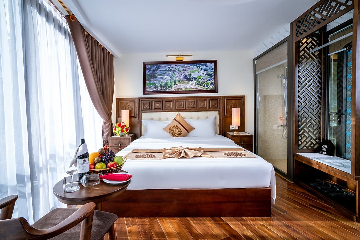 COMBO DELUXE ROOM - 2 NGƯỜI/P ( Phòng có ban công, city view)