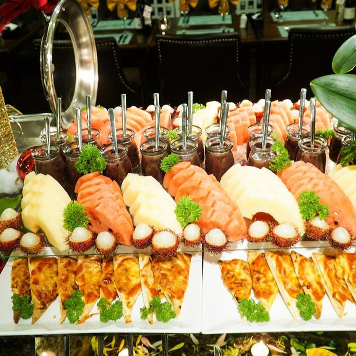 Combo Trọn Gói 2N1Đ Ngủ Đêm Trên Du Thuyền 5 Sao Mon Cheri Cruies Tại Vịnh Hạ Long (Miễn phí chèo thuyền kayak khám phá Vịnh Lan Hạ, câu mực đêm)