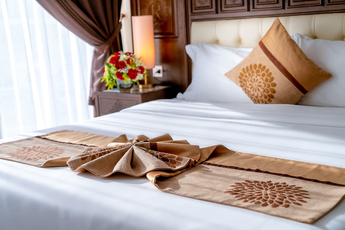 COMBO DELUXE ROOM - 2 NGƯỜI/P ( Phòng có ban công, city view)