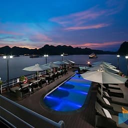 Tận Hưởng Kỳ Nghỉ Tuyệt Vời Với Tour Trọn Gói 2N1Đ Ngủ Đêm Trên Du Thuyền 5 sao Le Theatre Cruises Tại Vịnh Hạ Long (Chèo Thuyền Kayak Khám Phá Vịnh Hạ Long)
