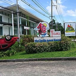 Vé Ngôi Nhà Úp Ngược The Upside Down House Phuket - Baan Teelanka & The Garden Maze