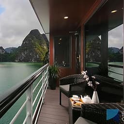 Tận Hưởng Kỳ Nghỉ Tuyệt Vời Với Tour Trọn Gói 2N1Đ Ngủ Đêm Trên Du Thuyền 5 sao Le Theatre Cruises Tại Vịnh Hạ Long (Chèo Thuyền Kayak Khám Phá Vịnh Hạ Long)