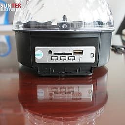 Đèn LED Quả Cầu Cảm Ứng Xoay Pha Lê 7 Màu Nháy Theo Nhạc