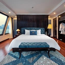 Tận Hưởng Kỳ Nghỉ Tuyệt Vời Với Tour Trọn Gói 2N1Đ Ngủ Đêm Trên Du Thuyền 5 sao Le Theatre Cruises Tại Vịnh Hạ Long (Chèo Thuyền Kayak Khám Phá Vịnh Hạ Long)