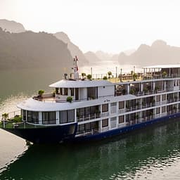 Combo Trọn Gói 2N1Đ Ngủ Đêm Trên Du Thuyền 5 Sao Mon Cheri Cruies Tại Vịnh Hạ Long (Miễn phí chèo thuyền kayak khám phá Vịnh Lan Hạ, câu mực đêm)