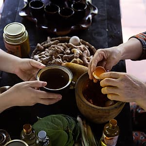 Liệu Trinh Chăm Sóc Da Mặt Bằng Liệu Pháp Đắp Mặt Nạ Thuốc Bắc Hạ Thổ Lòng Đỏ Trứng Gà Tại Natural Quen