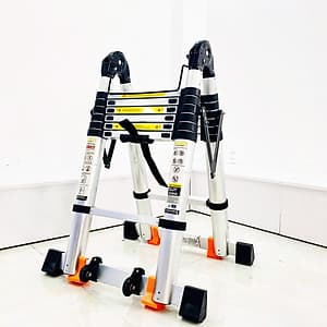 Thang nhôm rút chữ A Sumika SK 440D (2.2M+2.2M) - duỗi thẳng cao 4.4m, 8 đế cao su chống trượt, có bánh xe kéo, khóa chốt cao cấp, bậc thang thiết kế chống trượt, thanh giằng giữa 2 bên thang