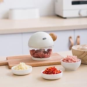 Máy xay tỏi ớt – Máy xay hành tỏi PHIÊN BẢN MỚI, lưỡi dao thép 3 tầng vô cùng sắc bén, thể tích 500ml. Máy xay tỏi ớt vận hành nhẹ và nhanh, tiết kiệm thời gian nấu gian.