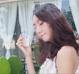 Máy phun sương xông hơi cầm tay hỗ trợ dưỡng da cấp ẩm cho da