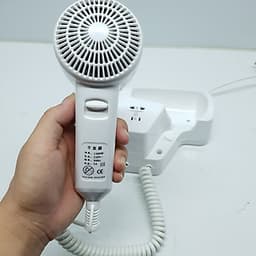 Máy sấy tóc dùng trong nhà tắm