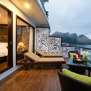 Combo Trọn Gói 2N1Đ Ngủ Đêm Trên Du Thuyền 5 Sao Mon Cheri Cruies Tại Vịnh Hạ Long (Miễn phí chèo thuyền kayak khám phá Vịnh Lan Hạ, câu mực đêm)