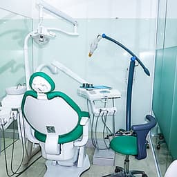 Bọc Răng Sứ Kim Loại Tại Nha Khoa Moli