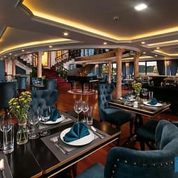 Tận Hưởng Kỳ Nghỉ Tuyệt Vời Với Tour Trọn Gói 2N1Đ Ngủ Đêm Trên Du Thuyền 5 sao Le Theatre Cruises Tại Vịnh Hạ Long (Chèo Thuyền Kayak Khám Phá Vịnh Hạ Long)