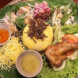 Gà Lên Mâm Nửa Con Tại Cô Quyên Xứ Quảng Tại Asian Food-TT GIGAMALL