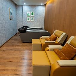 Combo Chăm Sóc Da Chuyên Sâu Với Liệu Trình Điện Di Vitamin C + Massage Đầu Cổ Vai Tại L’amie Spa