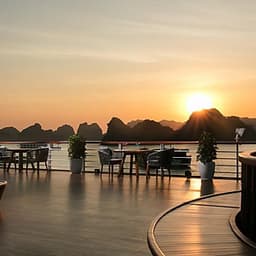 Trải Nghiệm Kỳ Nghỉ Tuyệt Vời Với Tour Du Lịch 2 Ngày 1 Đêm Trên Du Thuyền Heritage Cruises 5 Sao Đẳng Cấp Thăm Vịnh Hạ Long (Chèo Thuyền Kayak, Thăm Vịnh Hạ Long)