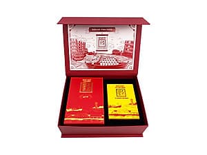 Giỏ quà Đậm Đà Tình Thân bao gồm 2 loại nước mắm Tĩn cao cấp nhất:  Nước mắm Tôm Biển trong Bình Gốm Đỏ, độ đạm 60N, từ tôm biển tươi và nước mắm Cá Cơm Vàng Ruột Đỏ, trong Bình Gốm Vàng, độ đạm 60N, ủ chượp lâu năm.