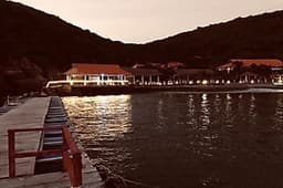 NHA TRANG: Tour Biển Đêm Đảo Yến Đông Tằm Trọn Gói Tàu Ra Đảo + Ăn Tối Thực Đơn Hải Sản Nướng Cao Cấp + Vé Tham Quan + Thư Giãn Tại Quầy Bar Ven Biển