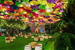 Tour city Nha Trang Nhà Thờ Đá - Chùa Long Sơn - Nhà Yến - Tháp Bà - Tắm Bùn 1 Ngày