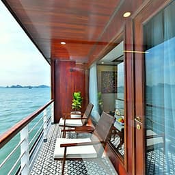 Trải Nghiệm Kỳ Nghỉ Tuyệt Vời Với Tour Du Lịch 2 Ngày 1 Đêm Trên Du Thuyền Heritage Cruises 5 Sao Đẳng Cấp Thăm Vịnh Hạ Long (Chèo Thuyền Kayak, Thăm Vịnh Hạ Long)