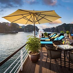 Tour Trọn Gói 2N1Đ Ngủ Đêm Trên Du Thuyền 5* Stellar Of The Seas Cruises Siêu Đẳng Cấp Tại Vịnh Hạ Long (Chèo Thuyền Kayak Khám Phá Vịnh, Ăn 04 bữa, Câu Mực Đêm)
