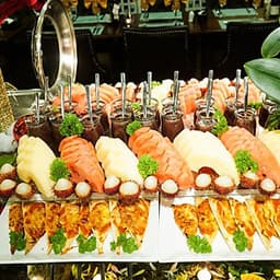 Combo Trọn Gói 2N1Đ Ngủ Đêm Trên Du Thuyền 5 Sao Mon Cheri Cruies Tại Vịnh Hạ Long (Miễn phí chèo thuyền kayak khám phá Vịnh Lan Hạ, câu mực đêm)