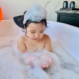 Combo Trọn Gói 2N1Đ Ngủ Đêm Trên Du Thuyền 5 sao Rosy Cruises Khám Phá Vịnh Hạ Long (Miễn Phí Chèo Thuyền Kayak, 04 Bữa Ăn Tiêu Chuẩn 5 Sao, Câu Mực Đêm...)